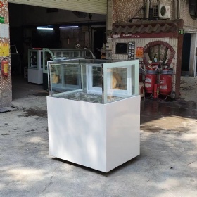 Ice Cream Showcase Guide: Perfect Freezers & Displays for Dessert Businesses!